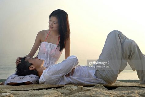 Head In Lap Reference, On Lap Couple, Head On Lap, Couple On Beach, Sleeping Drawing, Couple Poses Reference, Cute Couples Kissing, Photo Couple, On Beach