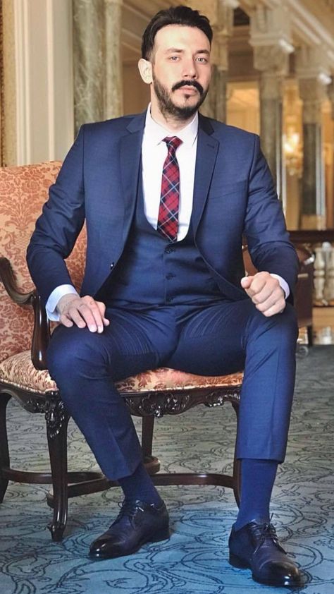 52 Perfect Tie and Shirt For Business Men #Men # mens relaxed suits Blue Mens Suit, Dress Man, Blue Suit Men, Herren Style, Formal Men, Sheer Socks, Men Wear, Slim Fit Suit, Handsome Man