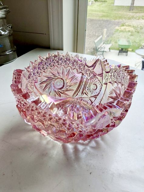 Carnival Glass Collection, Vintage Glassware Antiques, Fancy Glasses, Carnival Glass Vintage, Carnival Glassware, Carnival Glass Bowls, Pink Iridescent, Colored Glassware, Crystal Glassware