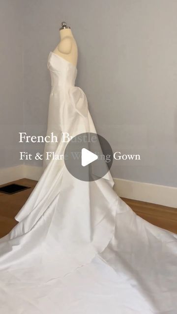 LUCIANE YOUNG | Bridal Image Consultant on Instagram: "The French Bustle for the perfect Fit & Flare wedding gown by @ritavinieris 👰‍♀️✨🤍

————

French Bustle - vestido lindo da designer @ritavinieris ✨🤍

#icaseibr  #noivasdobrasil #theknot #theknotweddings #brides #weddingchicks" Bridal Image, French Bustle, Wedding Dress Bustle, Dress Train, Wedding Dress Train, Image Consultant, Wedding Dress Styles, Wedding Gown, Fit & Flare