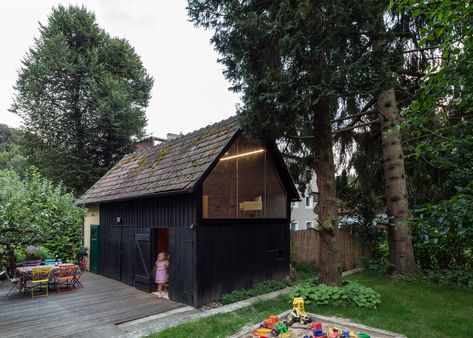 Sue Architekten has converted a 1930s outhouse near Vienna into a writing studio, guest room and playhouse, accessed via a trapdoor, Black Shed, Toronto Architecture, Brick Garden, London Architecture, Work Horses, Casa Container, Patio Interior, Garden Studio, Garden Office