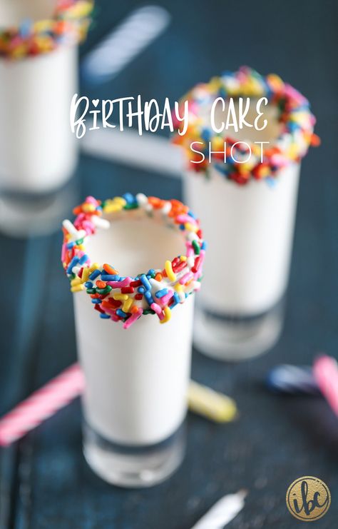 Complete with frosting and sprinkles, this Birthday Cake Shot is the perfect cocktail to celebrate a birthday. #cocktail #birthdaycake #shot #birthday #cake #recipe Chocolate Shot, Birthday Cake Shots, Cake Shot, Birthday Cocktails Recipes, Images Of Chocolate, Unique Cocktail Recipes, Cookie Shots, Cake Shots, Whiskey Cake