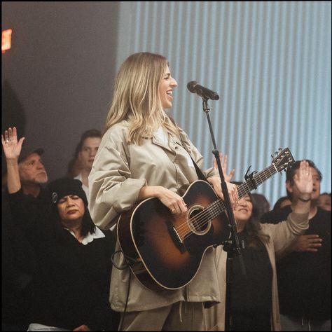 Worship Leader Quotes, Worship Team Outfits, Worship Guitar, Brooke Ligertwood, Hillsong Worship, Church Youth Group, Contemporary Christian Music, Worship Team, Leader Quotes