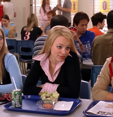 Regina George Aesthetic Icon, Regina George Pfp, Am I Toxic, Regina George Icon, Regina George Outfit, Mean Girls Aesthetic, Aesthetic 2000s, Girly Movies, Tv Show Outfits