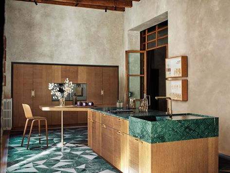 Oak and Green Guatemala marble kitchen with island INTARSIO - ART & ORDER By Cesar design García Cumini Italian Kitchen Cabinets, Modern Italian Kitchen, Glass Countertops, Kitchen Showroom, High End Kitchens, Kitchen Models, Italian Kitchen, Kitchen Worktop, Island Design