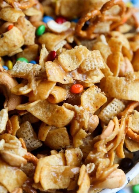 Frito Snack Mix - Easy Snack Mix Recipe | Cookies and Cups Chex Mix Recipes Sweet, Sweet Snack Mix, Easy Snack Mix, Snack Mix Recipe, Cookies And Cups, Salty Sweet Snacks, Recipe Cookies, Trail Mix Recipes, Chex Mix Recipes