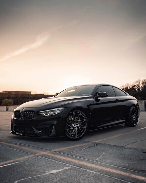 BMW M4 Blacked Out #bmw  #bmwm4   #luxurycars Bmw M Series, Bmw Black, Serie Bmw, Bmw Girl, Bmw Art, Bmw Performance, Dream Cars Bmw, Bmw Sport, Bmw M Power