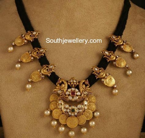 Black Thread Peacock Kasu Necklace Kasu Necklace, 22 Carat Gold Jewellery, Latest Indian Jewellery, Black Beads Mangalsutra Design, Thread Necklace, Beaded Necklace Designs, Black Beaded Jewelry, 22 Carat Gold, Thread Jewellery