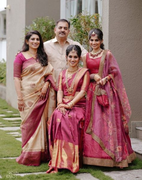 Bride Sister Dress, Wedding Matching Outfits, South Indian Bride Saree, Brides Sister, Sisters Photoshoot Poses, Family Photoshoot Poses, Bride Photos Poses, Marriage Dress, Bridal Sarees South Indian