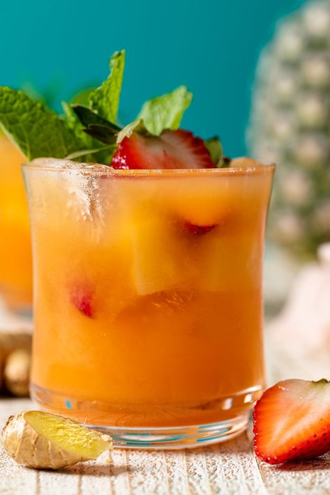 Jamaican Rum Punch, Punch Mocktail, Jamaica Drink, Jamaican Drinks, Rum Punch Recipe, Fruit Punch Recipe, Rum Punch Recipes, Jamaican Cuisine, Mocktail Recipes