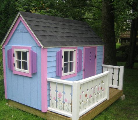 Free plans to build this house (and many others) Definitely Daddy's next project after he finishes my entry piece! Wendy House Plans, Kids Playhouse Plans, Kids Playhouse Outdoors, Playhouse Plans, Diy Playhouse, Build A Playhouse, Wendy House, Cubby House, Playhouse Outdoor