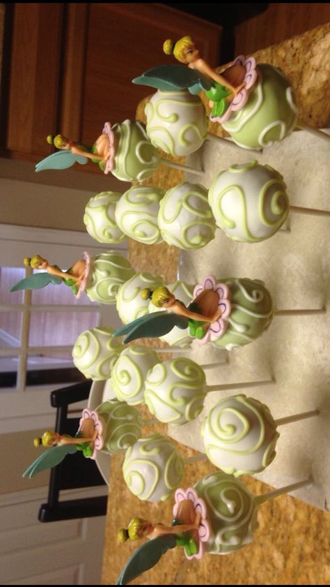 Tinkerbell Strawberries, Tinker Bell Cake Pops, Tinkerbell Food Ideas, Fairy Theme Cake Pops, Tinkerbell Cakepops, Peter Pan Cake Pops, Tinkerbell Desserts, Tinkerbell Decor, Tinkerbell Cake Ideas