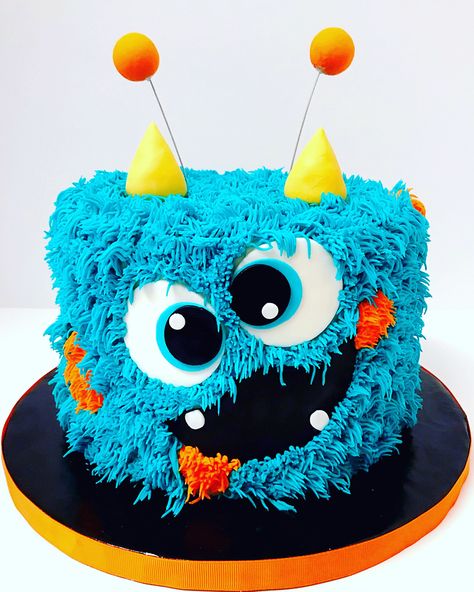 Orange Monster Cake, Monster Cakes For Boys, Monster Cake Design, Monster Cake Ideas, Monster Birthday Cake, Monster Smash Cakes, Monster Birthday Cakes, Monster Cakes, Toddler Birthday Cakes