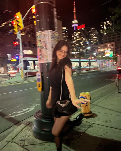 Toronto Girl Aesthetic, Toronto Picture Ideas, University Of Toronto Aesthetic, Downtown Toronto Aesthetic, Manifesting School, Canada Vibes, Toronto Aesthetic, Wicked City, Toronto Pictures