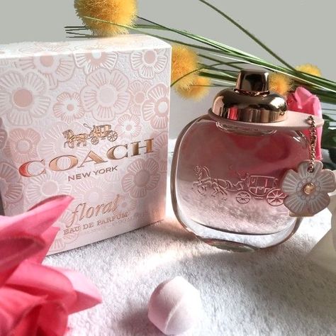 Coach Perfume Aesthetic, Coach Floral Perfume, Elizabeth Arden Green Tea Perfume, Coach Aesthetic, Coach Perfume, Expensive Perfume, Floral Perfume, Coach Floral, Fragrances Perfume Woman