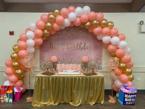 Peach gold and white sweet decoration Peach White And Gold Party Decor, Party Decor Backdrop, Gold Balloons Decorations, Sweet Birthday Party, Color Melon, Decor Backdrop, Golden Decor, Sweet Decoration, Cake Banner