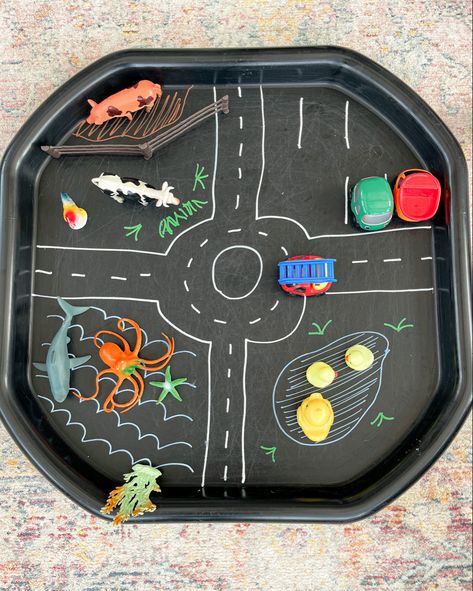 Tuff Tray Chalk Pen Ideas, Car Tuff Tray Ideas, Car Tuff Tray, Simple Tuff Tray Ideas Toddlers, Simple Tuff Tray Ideas, Farm Tuff Tray Ideas, Easy Tuff Tray Ideas, Tuff Table, Tuff Tray Ideas Toddlers