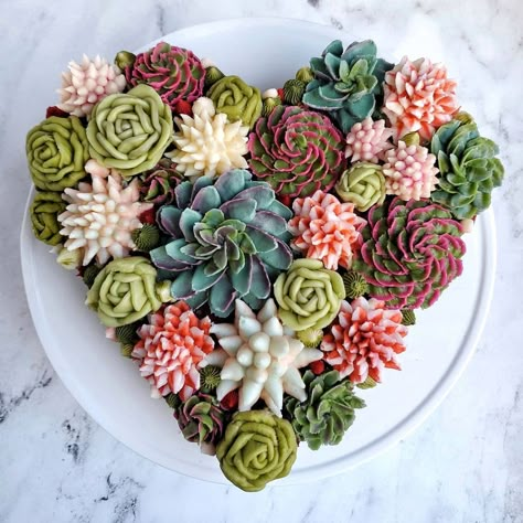 Succulent Cake Ideas, Succulents Cupcakes, Bug Wedding, Succulent Cakes, Floral Piping, Succulent Wedding Cakes, Nature Cake, Sending Lots Of Love, Succulent Cupcakes