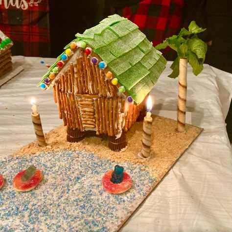 Unique Gingerbread Ideas, Gingerbread Tree House, Graham Cracker Gingerbread House Ideas, Fun Gingerbread House Ideas, Gingerbread Beach House Ideas, Tiki Gingerbread House Ideas, Beach Gingerbread House Ideas, Tropical Gingerbread House, Hawaiian Gingerbread House