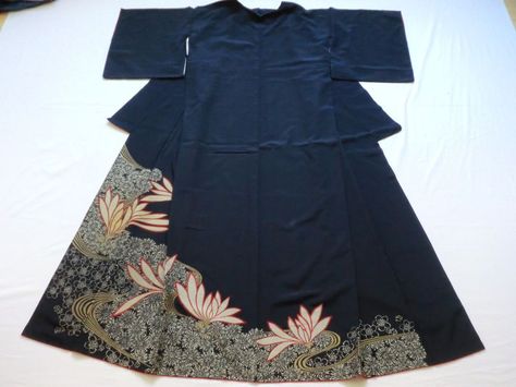 Japanese Antique Kimono Silk Navy Flower P051805 | eBay Asian Gowns, Embroidery Kimono, Chinese Embroidery, Navy Flowers, Japanese Antiques, Japanese Embroidery, Japanese Kimono, Embroidery Techniques, Floral Embroidery