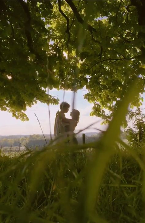 Cottagecore Couple, Mode Zendaya, Love Story Video, Cute Love Stories, Aesthetic Love, Love Travel, Cottagecore Aesthetic, Beautiful Nature Scenes, Aesthetic Movies