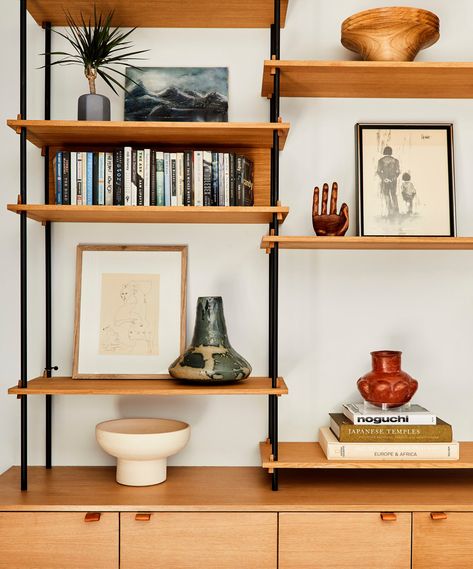 Make Your Shelves Look Better With These 4 Easy Bookshelf Styling Formulas - Emily Henderson Modern Bookshelf Styling, Modern Shelf Styling, Easy Bookshelf, Modern Bookshelf Design, Mid Century Shelves, Mid Century Bookshelf, Book Shelf Styling, Mid Century Modern Bookshelf, Mid Century Modern Shelves