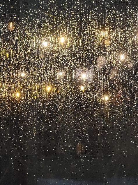 Nighttime aesthetic rainy night bright lights rain drops on window Aesthetic Rainy Night, Rain Drops On Window, Nighttime Aesthetic, Rain Window, Blurry Aesthetic, Night Window, Music Visualization, Night Rain, Rainy Night