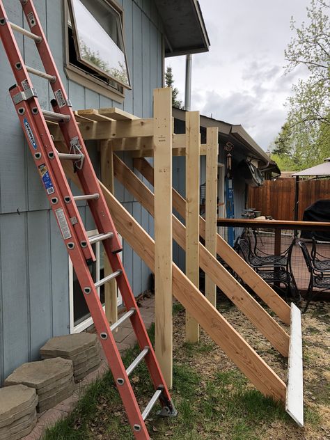 Home made scaffolding Wood Scaffolding Diy, Diy Scaffolding Ideas, Diy Scaffolding, Wooden Scaffolding, Scaffolding Design, Scaffolding Wood, Diy Roofing, Carport Sheds, Stair Lift