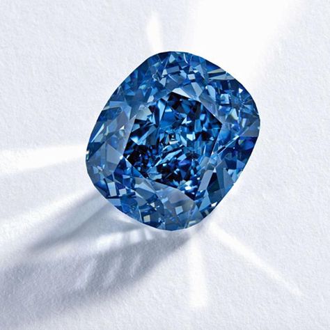 Blue Moon Diamond, Hope Diamond, The Blue Moon, Expensive Diamond, Blue Diamonds, Gems Crystals, Harry Winston, Diamond Star, Minerals And Gemstones