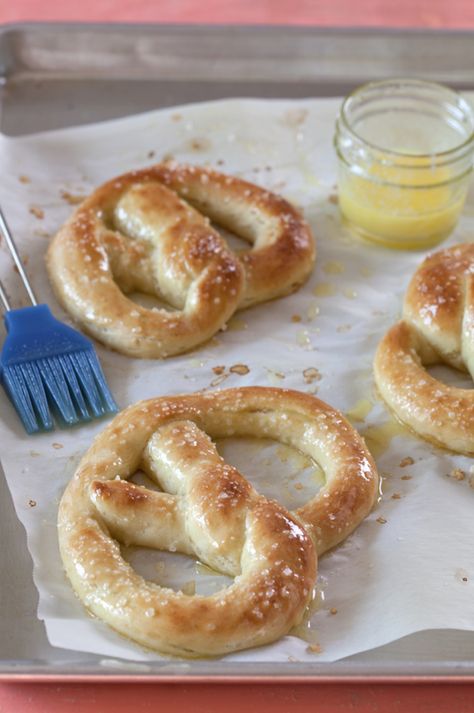 Pretzels Are a Great Rainy Day Activity | Between Carpools Rainy Day Cooking Ideas, Rainy Day Baking Recipes, Rainy Day Baking, Hot Pretzels, Homemade Moon Sand, Rainy Day Recipes, Rainy Day Activity, Baking Soda Bath, Breaking Bread