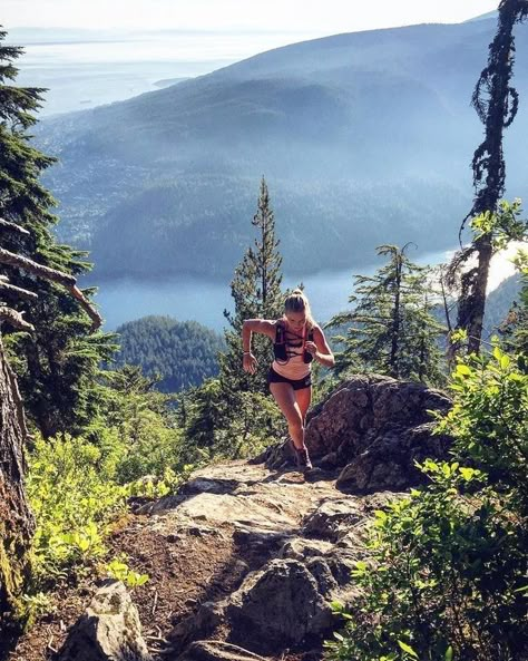 Trail Running Photography, Trail Running Women, Fell Running, Running Photography, Mountain Running, Running Trail, Ultra Running, Runner's World, Runners High