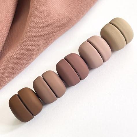 These Hijab magnets are the Hijabi must-have. Adding a seamless step to secure your hijabs all day everyday.1 Pack comes with 1 set of no-snag magnets. Coated Magnets:BlackWhiteCharcoalSkyCreamTaupeWoodGreyPebbleBlush Colours may vary. Small magnets are a choking hazard and are extremely dangerous if swallowed. Please keep them out of reach of infants and children and if swallowed, seek immediate medical attention. They are not advised to be warn by people with pace makers please ask your doctor Hijab Magnets, Hijab Pins, Latest Henna Designs, Mode Abaya, Small Magnets, Good Grips, Henna Designs, Neutral Colors, Timeless Pieces