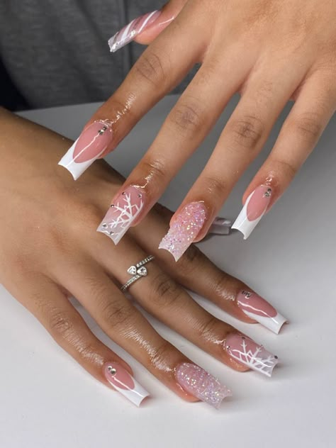 Nail Ideas 2023 Short, Acrylic Nails Designs Square, Unusual Nail Designs, Nails Coffin Short, Ongles Bling Bling, 3d Snowflake, Christmas Nail Ideas, Snowflake Nail, Unghie Sfumate