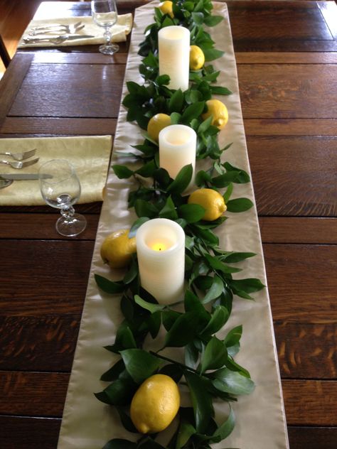 Creative Table Decor, Green Plates Table Setting, Lemon Table Centerpieces, Lemon Centerpiece Ideas, Citrus Tablescape, Italian Dinner Table, Lemon Decorations, Lemon Table Decor, Lemon Themed Party