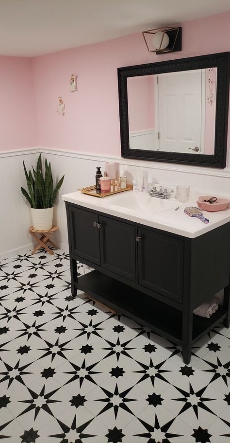 Pink Bathroom Cabinet Ideas, Black And Blush Bathroom, Pink Restroom Ideas, Black And Pink Bathroom Ideas, Pink Farmhouse Bathroom, Black And Pink Bathroom, Pink Black Bathroom, Pink Bathroom Remodel, Garage Colors