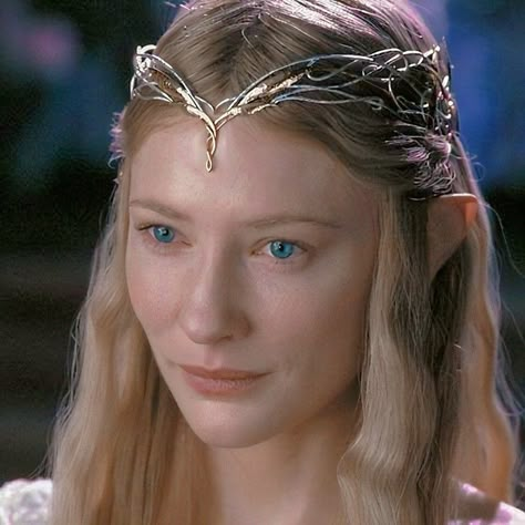 Galadriel Lotr, Galadriel Cosplay, Elvish Hairstyles, Lady Galadriel, Elf Crown, Lotr Elves, قلادات متدلية, Ring Icon, Jrr Tolkien