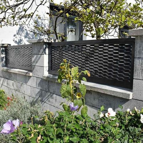 Arbat is an expanded metal for fences with a large hexagonal mesh made by Fratelli Mariani. Expanded Metal Fence, Metal Fences, Expanded Metal Mesh, Mesh Fence, Mesh Fencing, Expanded Metal, Metal Fence, Hot Dip, Outdoor Material