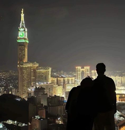 Islamic Love Wallpaper, Couple In Makkah, Islamic Scenery, Could Be Us Couples, Islam Love, Mekka Islam, Fesyen Islam, Muslim Couple, Muslim Couple Photography