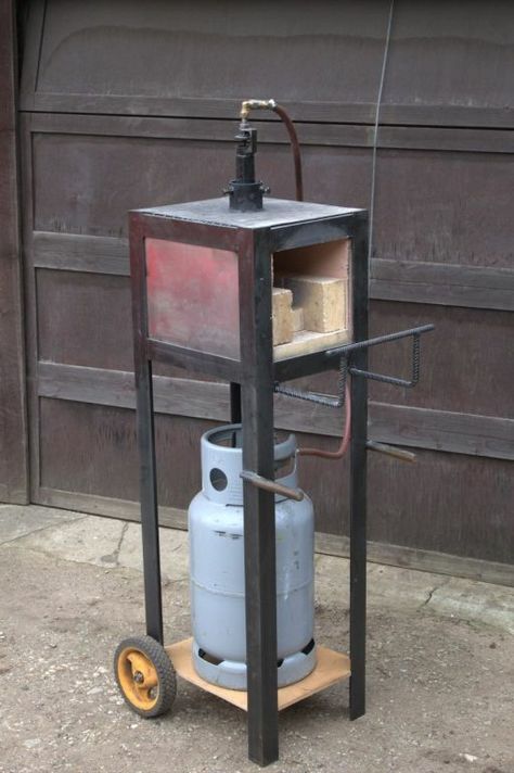 Homemade Forge, درابزين السلم, Diy Forge, Welded Metal Projects, Metal Fabrication Tools, Blacksmith Projects, Metal Workshop, Metal Artwork Wall, Diy Welding