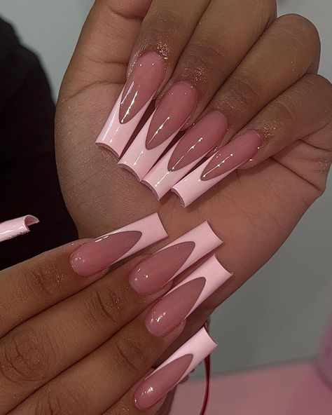 45 Summer French Tip Nails to Inspire You Basic Baddie Nails French Tip, Basic Baddie Nails Acrylic, Simple Long Nail Designs, Summer French Tip Nails, Basic Baddie Nails, Dragon Nails, Tapered Square Nails, Hippie Nails, Sassy Nails