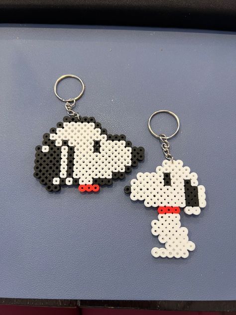 Pyssla Ideas Easy, Snoopy Perler Beads, Snoopy Perler, Beaded Snoopy, Iron Beads Ideas, Snoopy House, Mini Hama Beads, Melty Bead Designs, Melted Beads