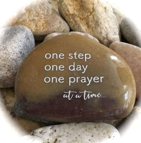 God Rocks Painted, Inspirational Painted Rocks, Prayer Rocks, Inspirational Rocks, Diy Rock Art, Painted Rocks Diy, 12 Step, Inspirational Quotes God, One Day At A Time