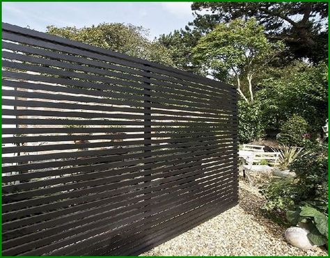 Prefab horizontal wood fence Modern horizontal wooden fence panels ... Modern Wood Fence, Slatted Fence, Yard Privacy, Wood Fence Design, Black Fence, Modern Front Yard, Privacy Fence Designs, Horizontal Fence, Front Yard Fence