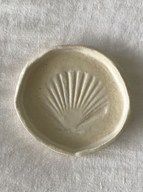 Ceramic Shell, Gold Coast Queensland, Diy Air Dry Clay, Air Dry Clay Projects, Shell Crafts Diy, Clay Diy Projects, Clay Crafts Air Dry, Keramik Design, Pottery Crafts