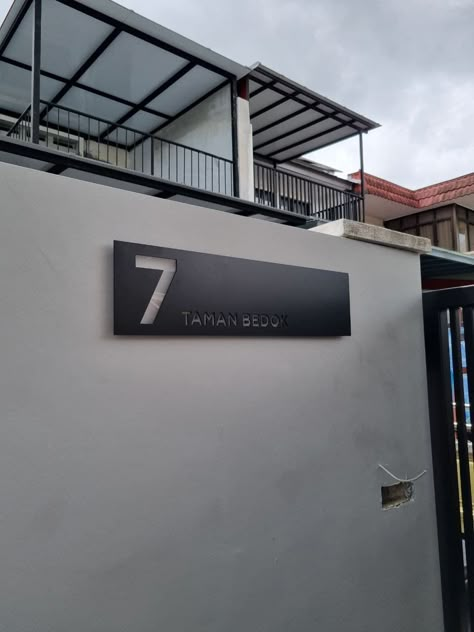 Villa Signage, House Name Plates, House Signage, Landed House, Colonial Style Interior, Ideas Terraza, Led House Numbers, Home Facade, Board House