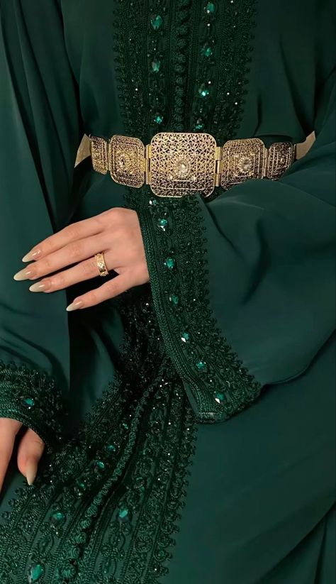 Moroccan caftan in emerald green with gemstones Luxury Green Festive Kaftan, Green Wedding Abaya, Green Embroidered Wedding Abaya, Green Embroidered Abaya For Wedding, Morocco Dresses, Green Moroccan Wedding Dress, Kaftan Wedding, Moroccan Kaftan Dress, Moroccan Clothing