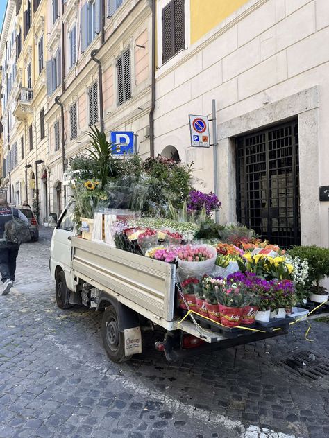 Spring Aesthetic City, Bakery Bookstore, Florist Cafe, Flower Cafe, Cafe Bakery, Aesthetic City, Spring Air, In Another Life, Beautiful Flower Arrangements