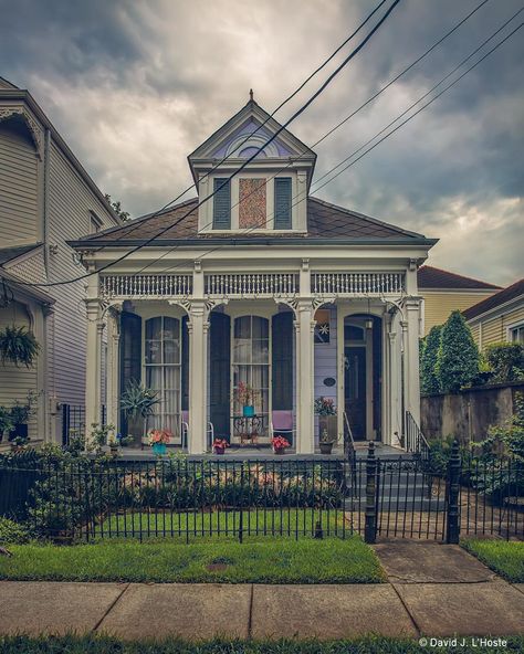 New Orleans Shotgun House, New Orleans Style Homes, Tiny House Camper, Shotgun House, Cottage Floor Plans, Quaint Cottage, Urban Sketching, Manor House, Little Houses