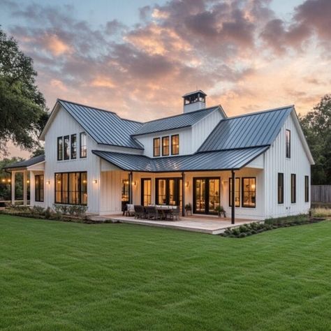 15 Stylish Barndominiums: Budget-Friendly Builds for Modern Country Living House On Land Country, Farm Modern House, Farmhouse Siding Exterior, Farmhouse Barndominium Exterior, Modern Country Home Exterior, Modern Farmhouse With Garage, White Barn House, Modern Barndominium Exterior, Future House Exterior