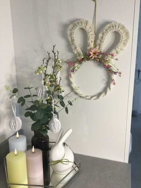 Macrame gifts by Laura Spring Macrame, Easter Macrame, Macrame Easter, Macrame Gifts, 4h Ideas, Big Bunny, Easter Decorating, Macrame Wall Hanging Patterns, Easter Wreath